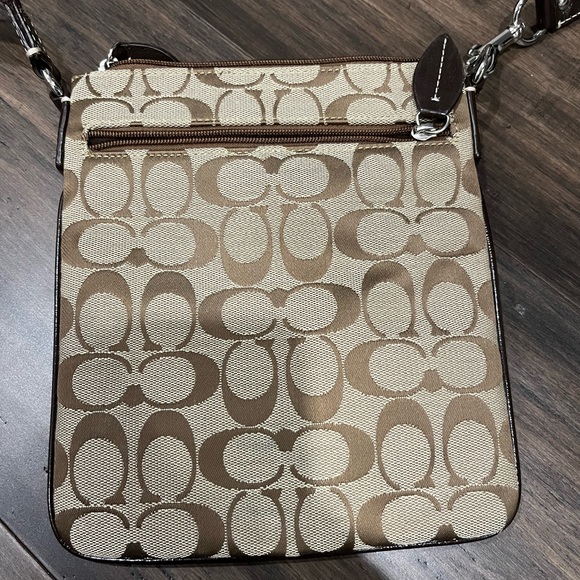 COACH signature messenger swingpack crossbody - Picture 4 of 10